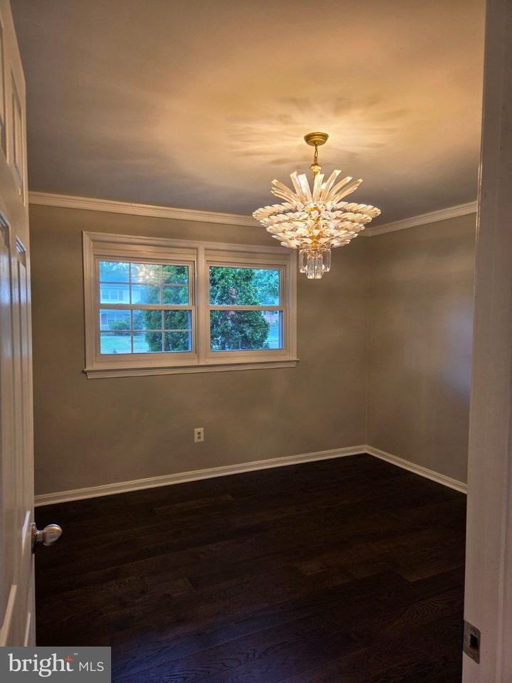 6703 Huntsman Blvd - Photo 7 of 30