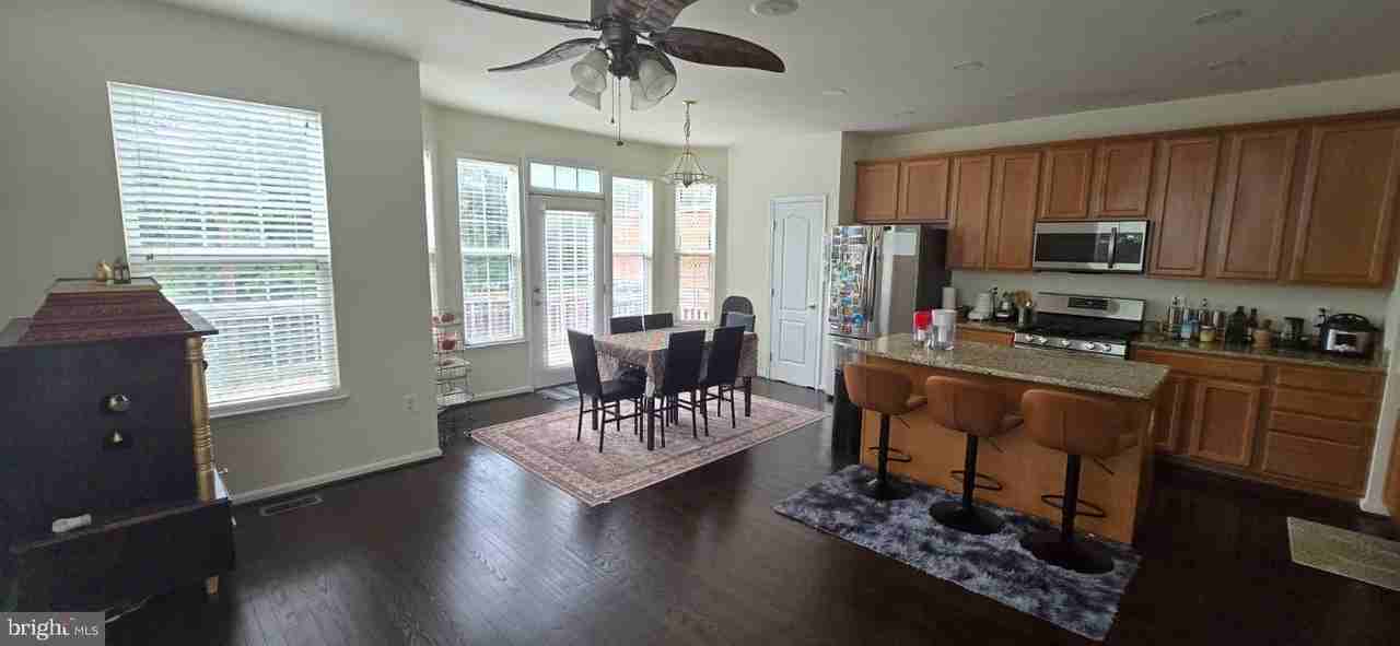 24704 Clock Tower Sq - Photo 5 of 50