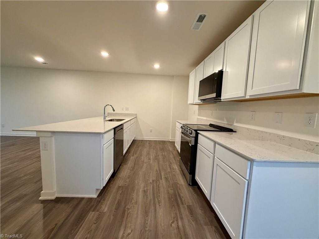 844 Pine Cone Ln - Photo 3 of 26