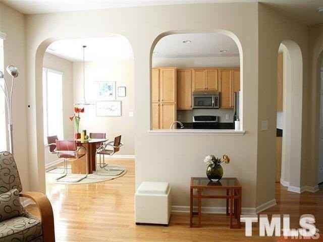 206 Royal Tower Way - Photo 5 of 18