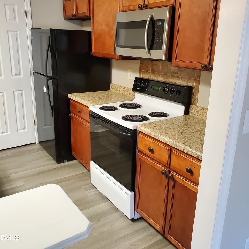 103 Laura Ln #A - Photo 5 of 10