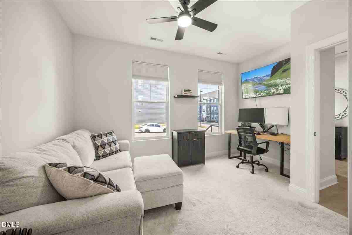 1418 Grove Village Rd - Photo 5 of 40