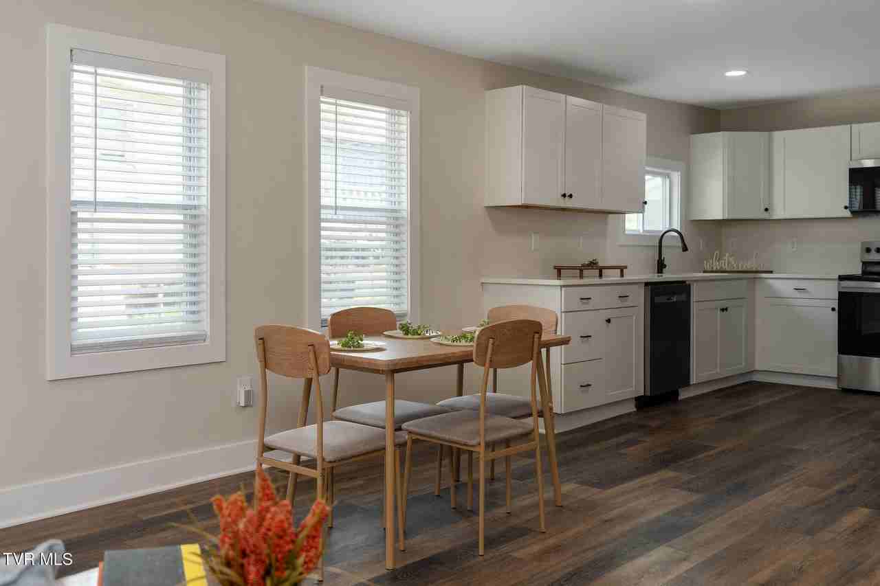 1465 Highpoint Ave - Photo 7 of 50