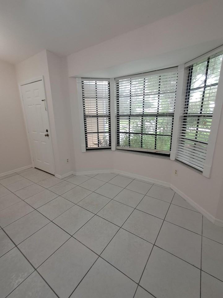 1880 Sw Bradway Ln - Photo 3 of 26