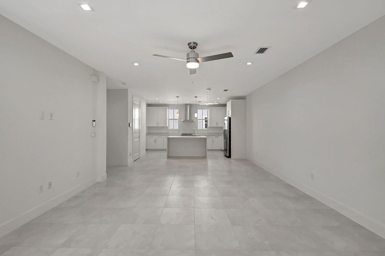 54 Atlantic Grove Way - Photo 3 of 33
