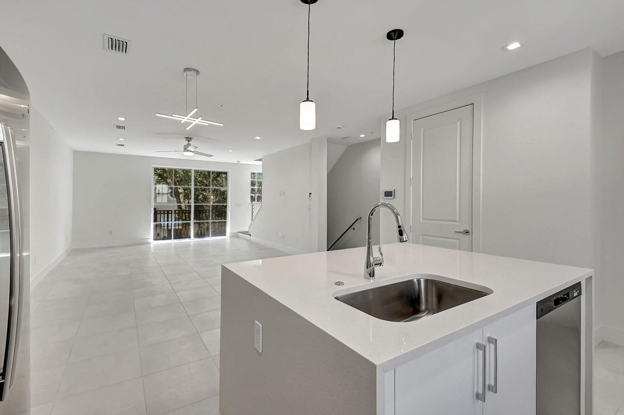 54 Atlantic Grove Way - Photo 7 of 33