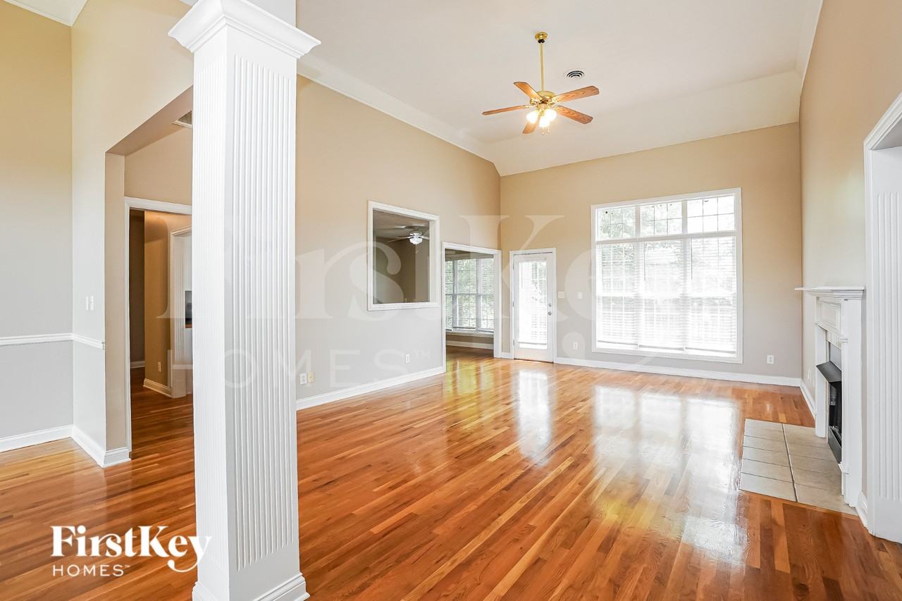 3146 Southpoint Dr - Photo 3 of 19