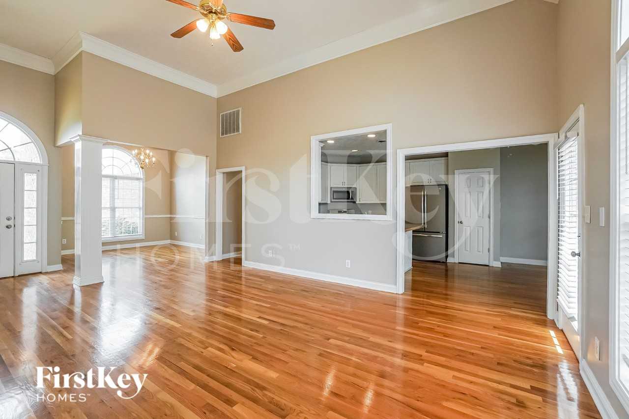 3146 Southpoint Dr - Photo 5 of 19