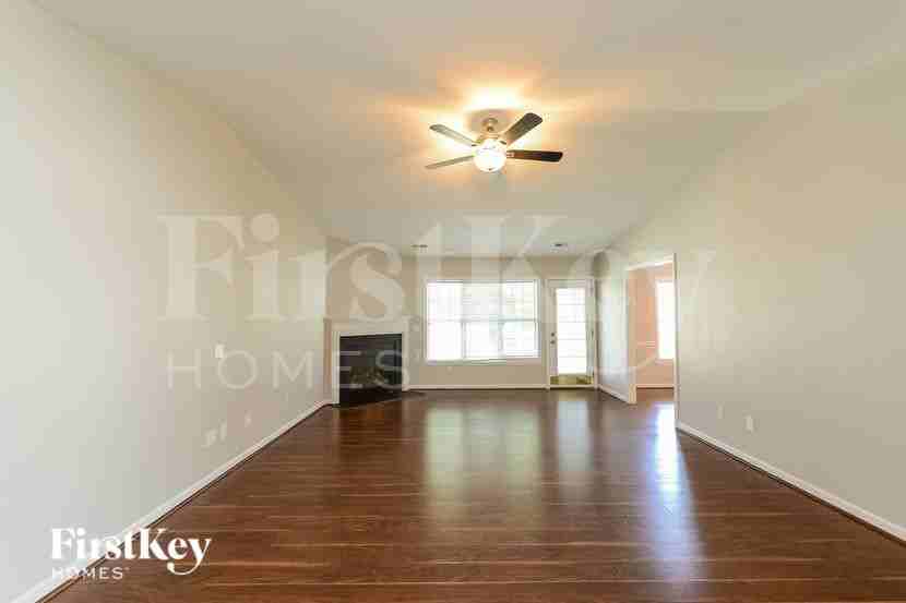 1946 Longmont Dr - Photo 4 of 15