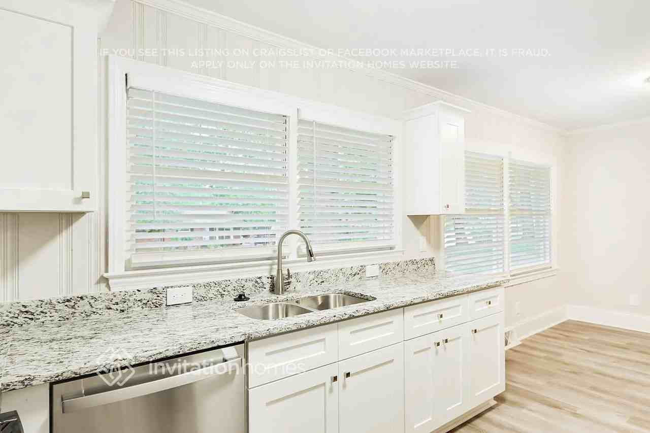 3521 Edsel Pl - Photo 4 of 24