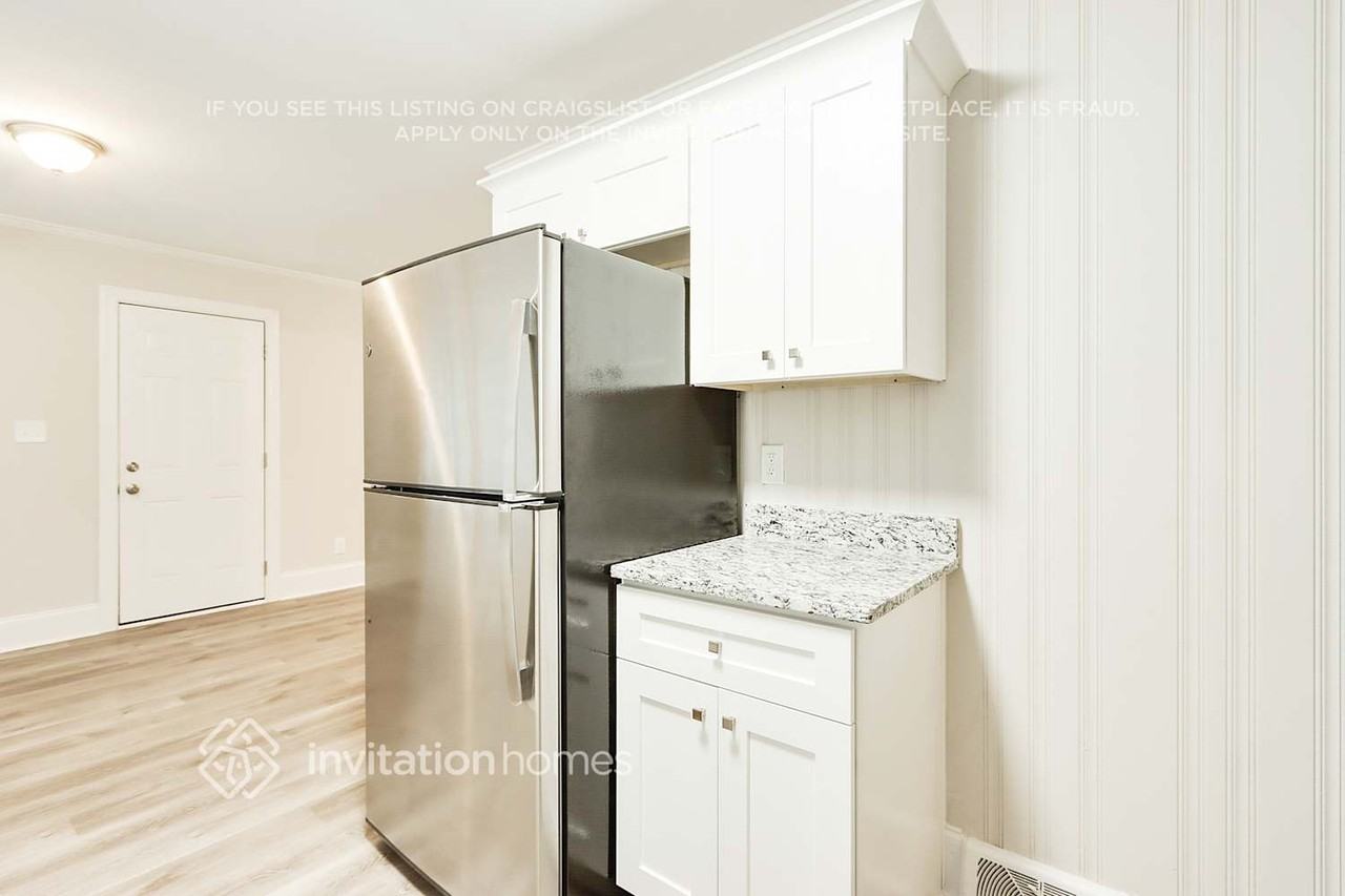 3521 Edsel Pl - Photo 5 of 24