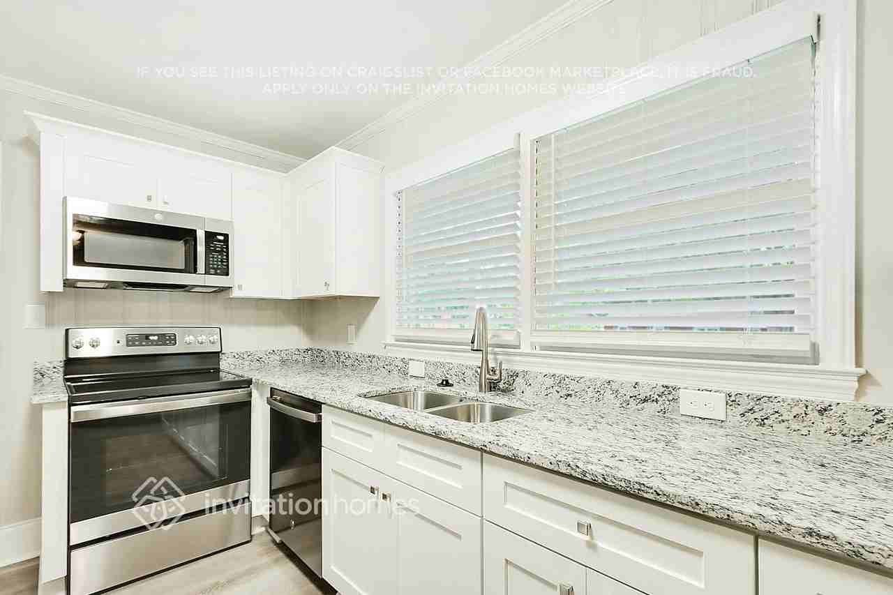 3521 Edsel Pl - Photo 6 of 24
