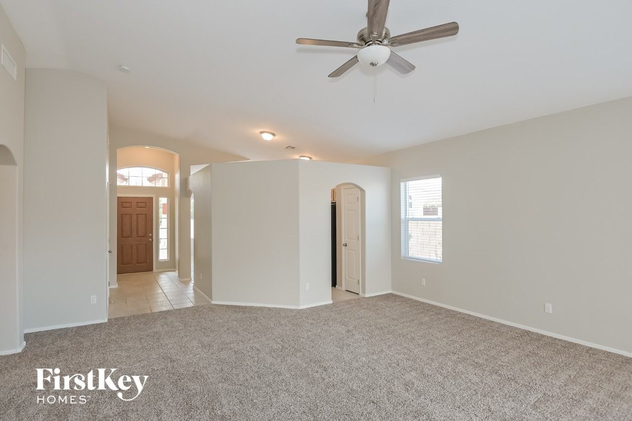 12218 N Sterling Ave - Photo 2 of 15