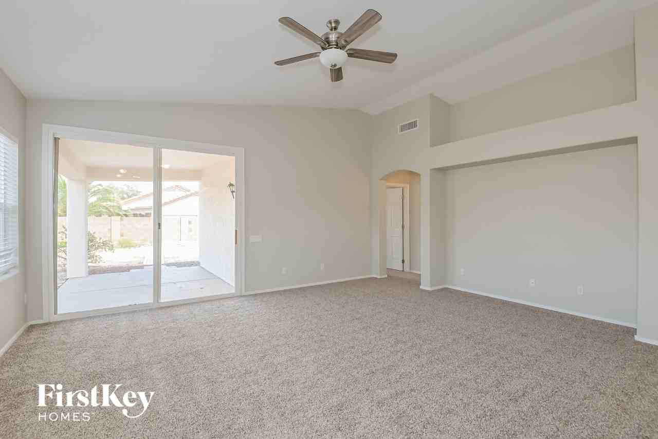 12218 N Sterling Ave - Photo 3 of 15