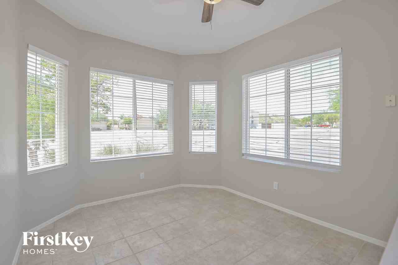 12218 N Sterling Ave - Photo 4 of 15
