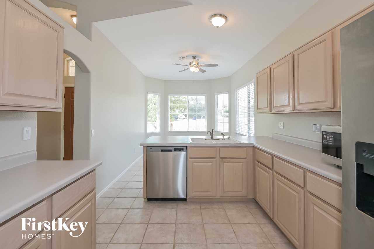 12218 N Sterling Ave - Photo 5 of 15