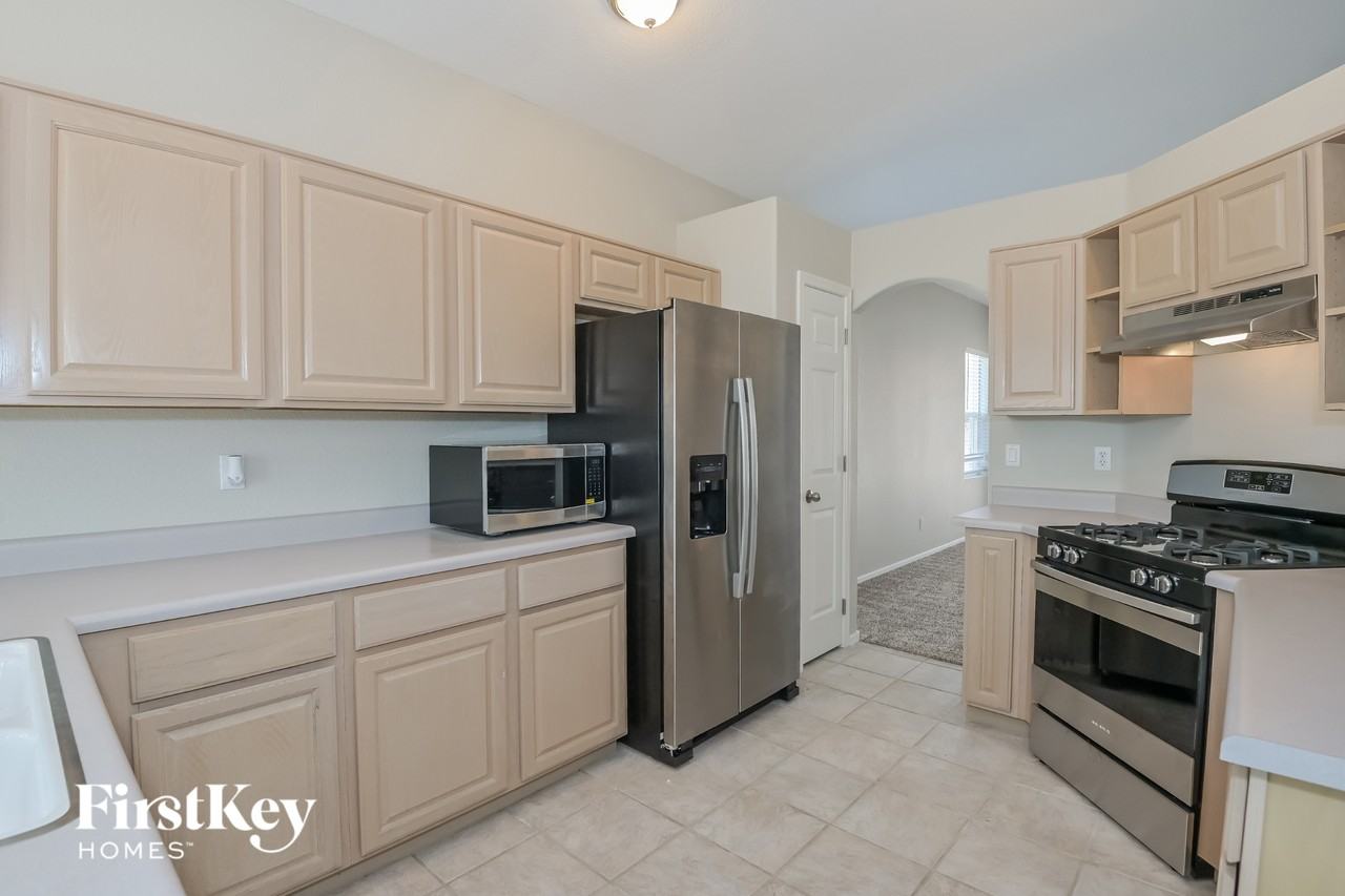 12218 N Sterling Ave - Photo 6 of 15