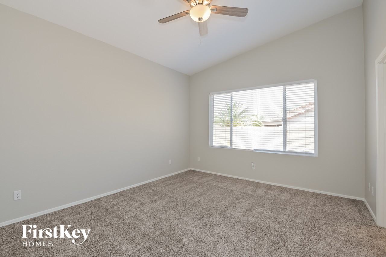12218 N Sterling Ave - Photo 7 of 15