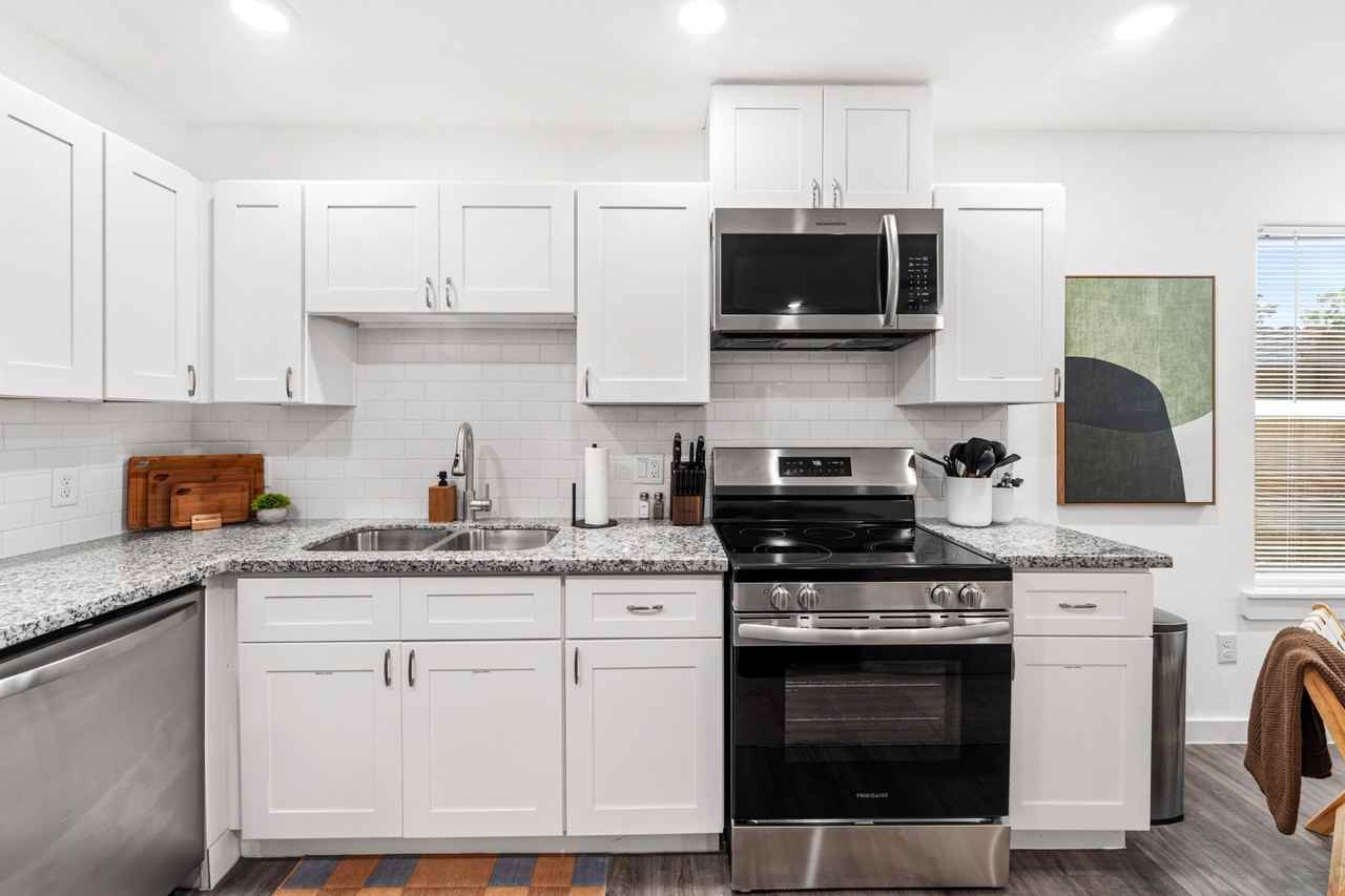 Peachtree St - Photo 5 of 28