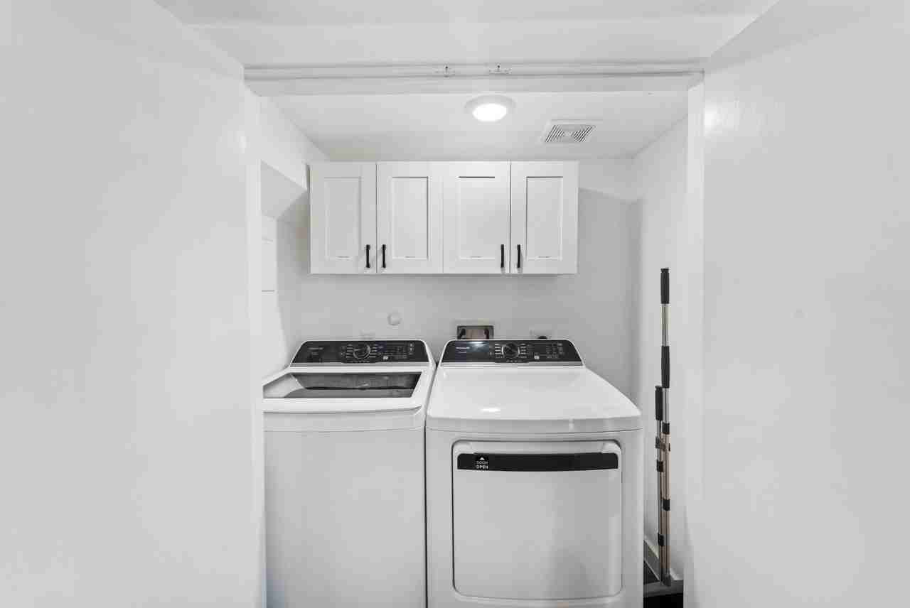 Peachtree St - Photo 7 of 28