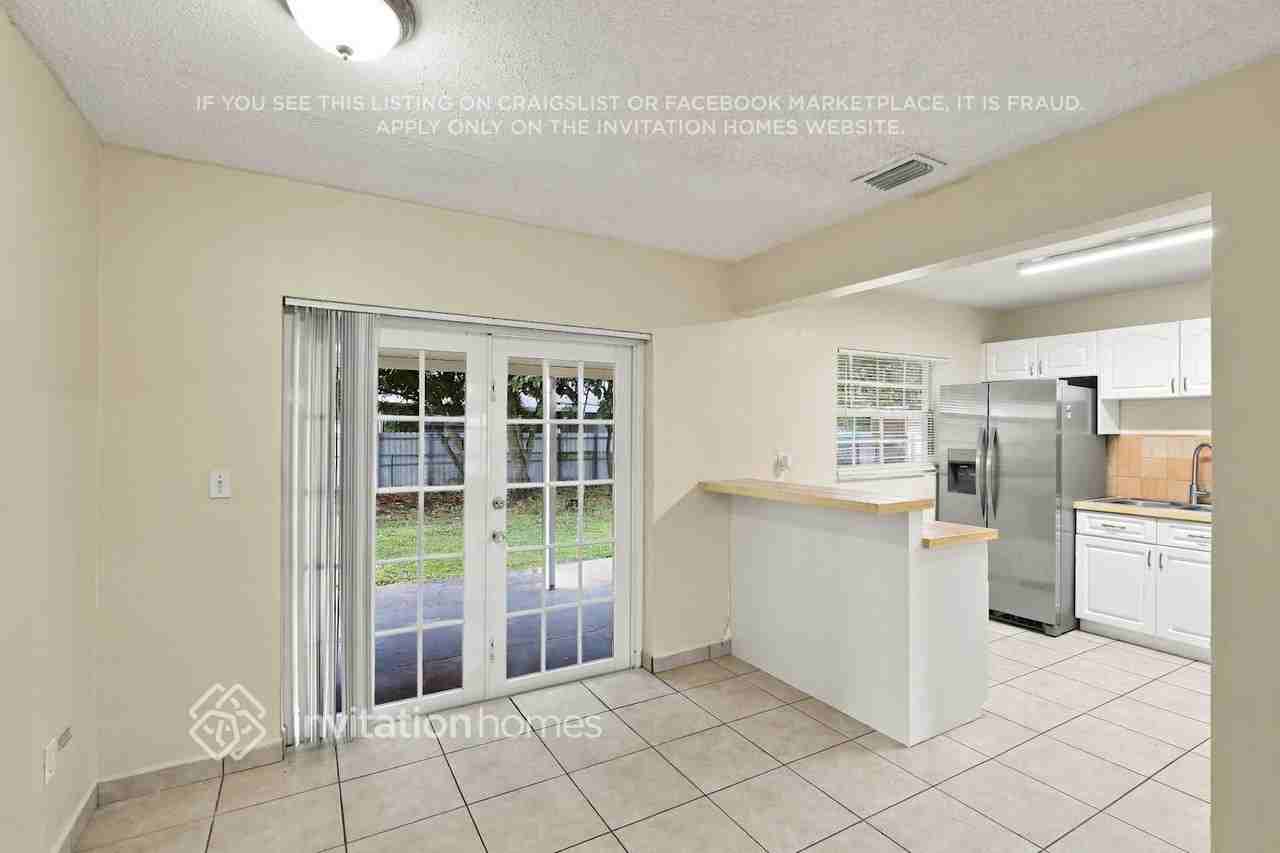 4921 Nw 170th St - Photo 5 of 17
