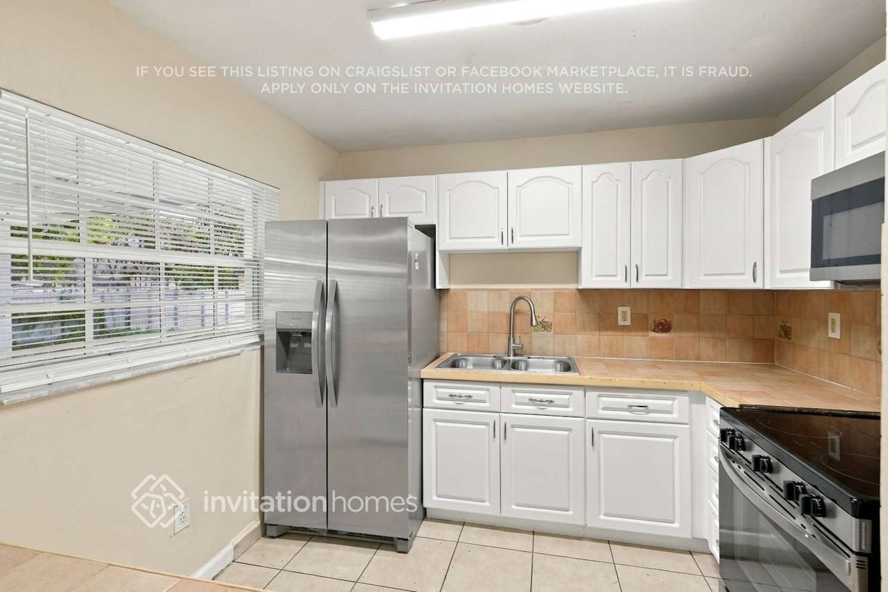 4921 Nw 170th St - Photo 7 of 17