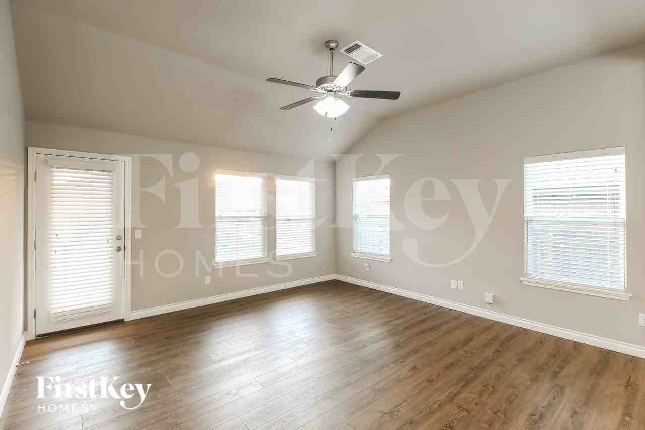 3104 Old Frisco Rd - Photo 2 of 15