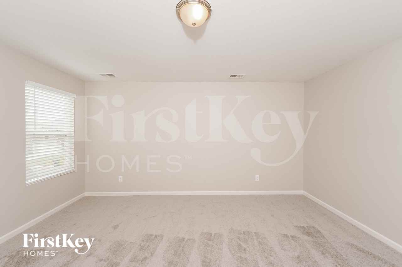 80 Homestead Ln - Photo 4 of 15