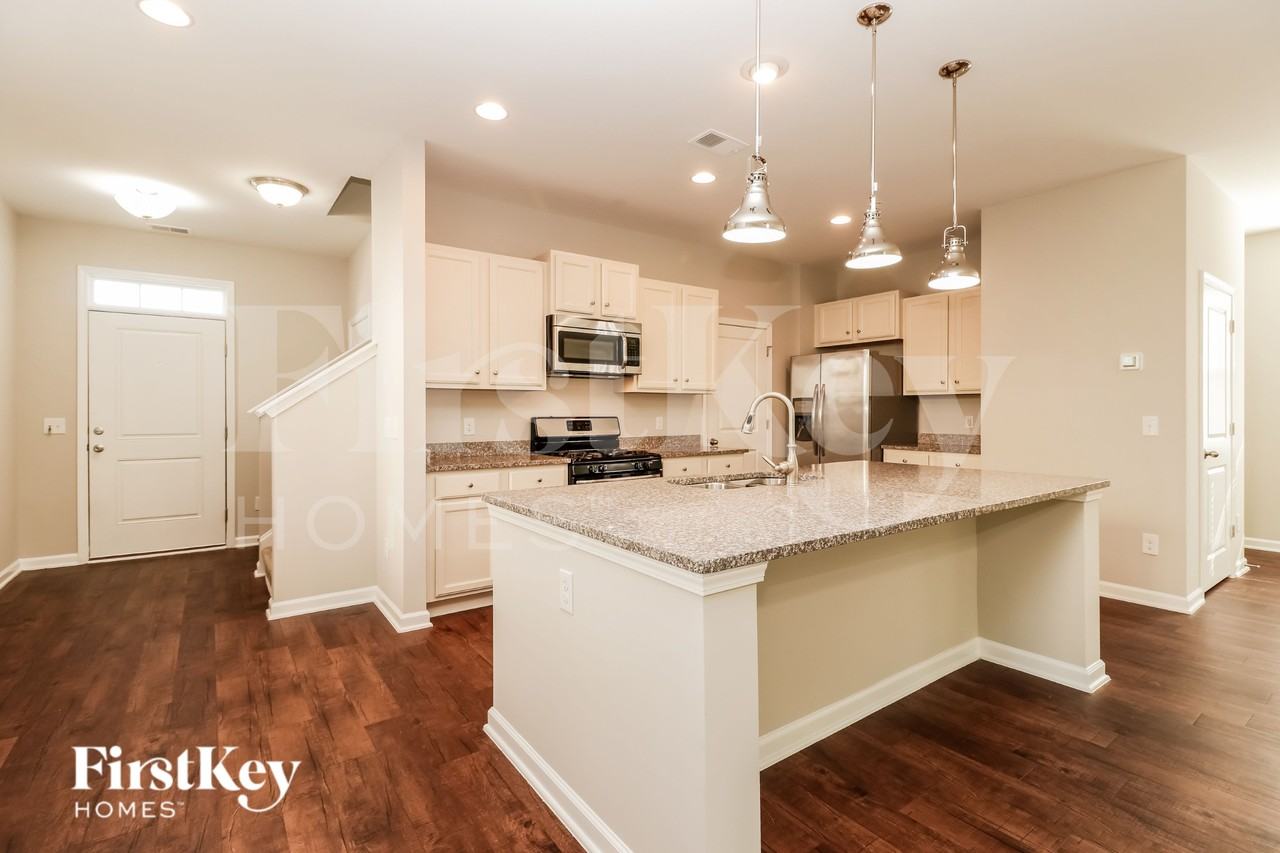 516 Glady Rd - Photo 6 of 15