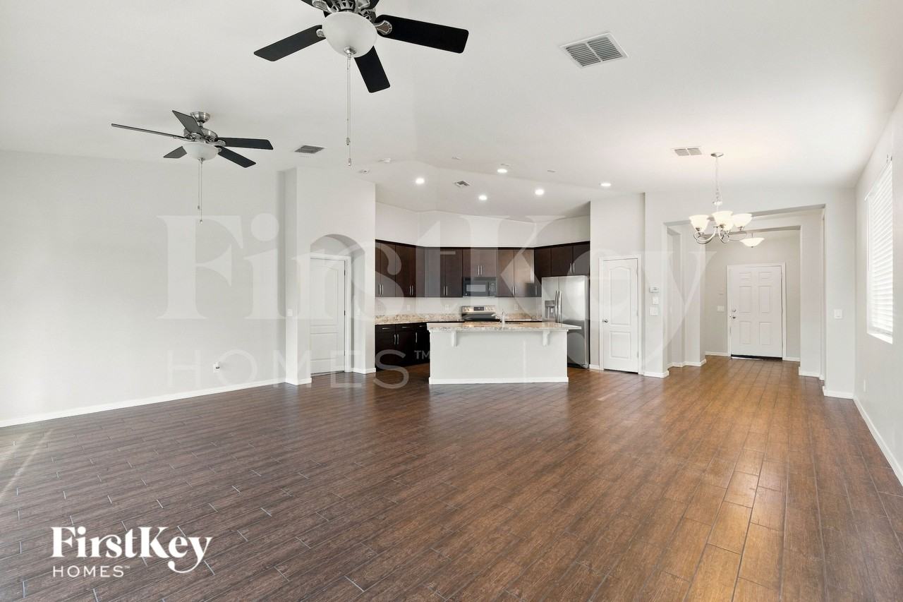 845 E Gary Ln - Photo 3 of 15