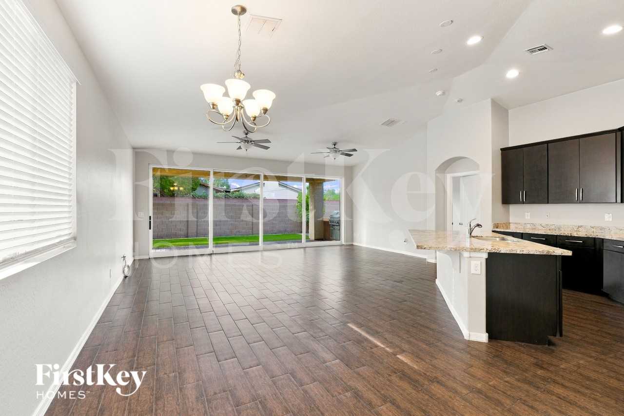 845 E Gary Ln - Photo 4 of 15