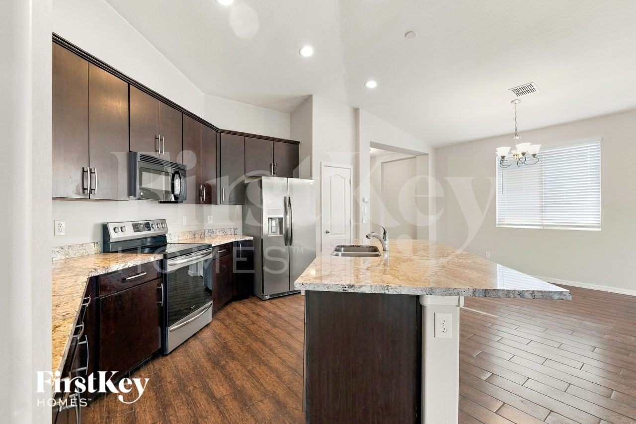845 E Gary Ln - Photo 7 of 15