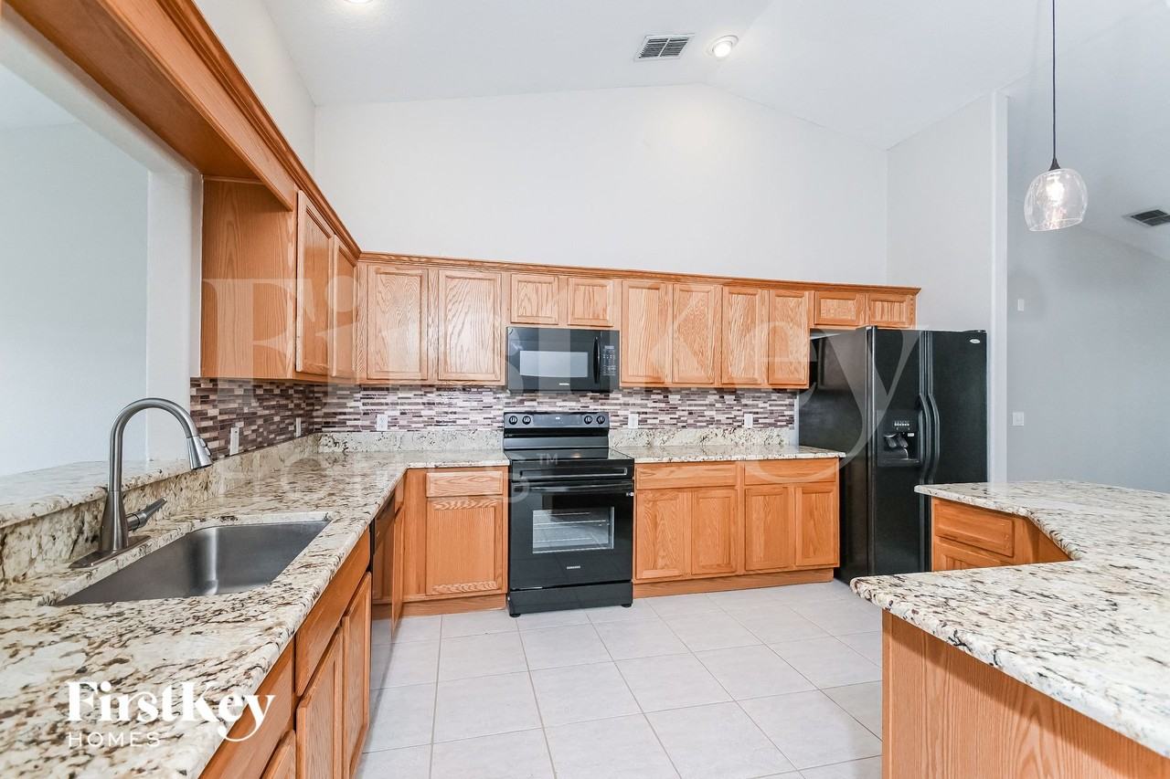 8035 Sugar Pine Blvd - Photo 7 of 15