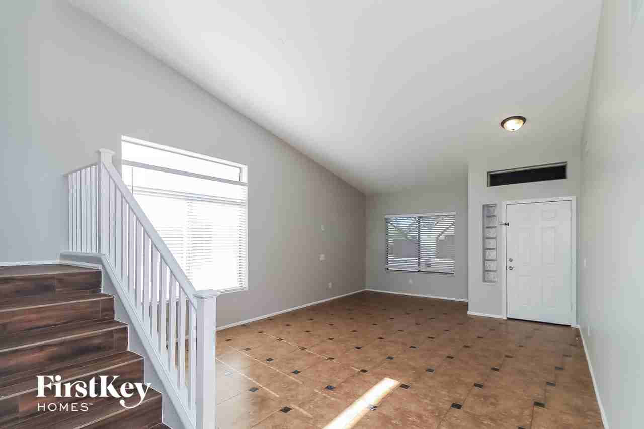 8605 S 49th Dr - Photo 2 of 15