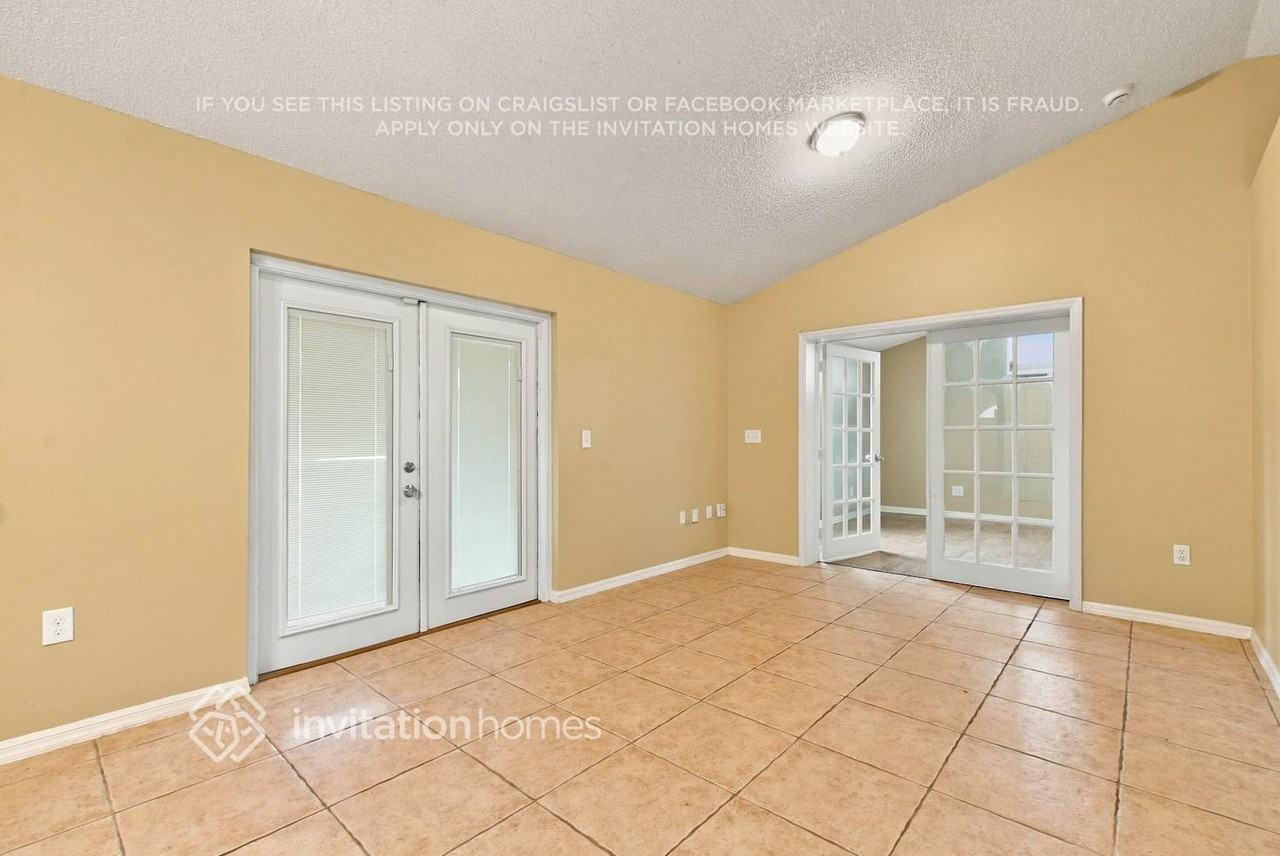 1043 W Riviera Blvd - Photo 3 of 17
