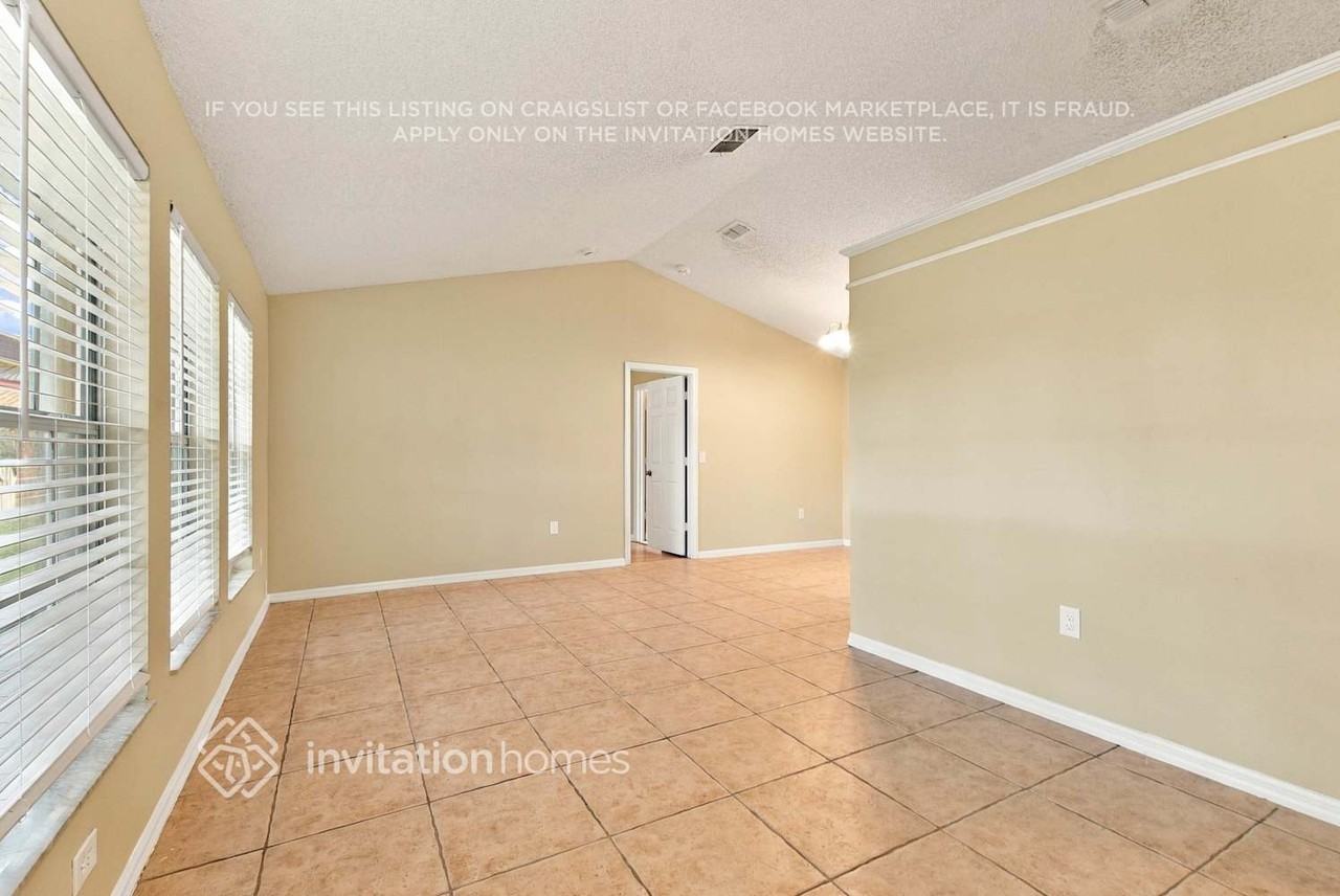 1043 W Riviera Blvd - Photo 5 of 17