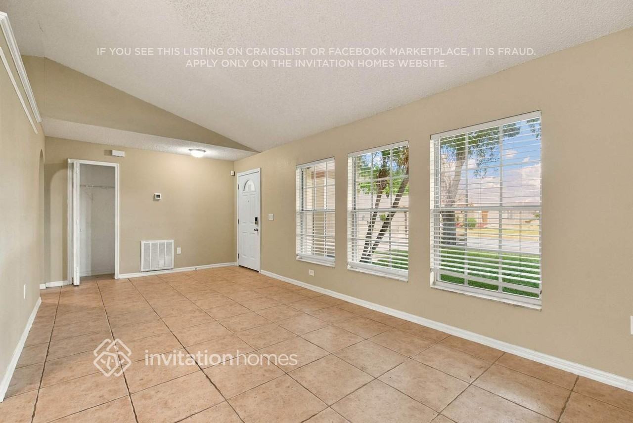 1043 W Riviera Blvd - Photo 6 of 17
