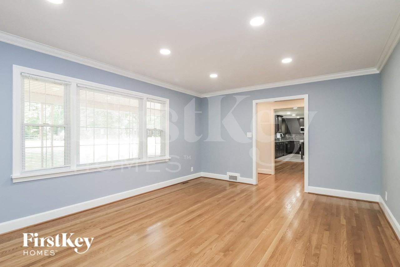 1085 N Peace Haven Rd - Photo 4 of 15
