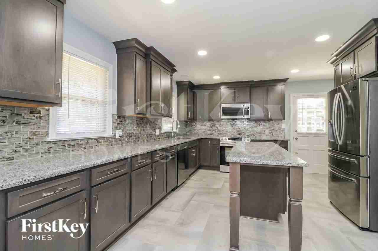 1085 N Peace Haven Rd - Photo 5 of 15