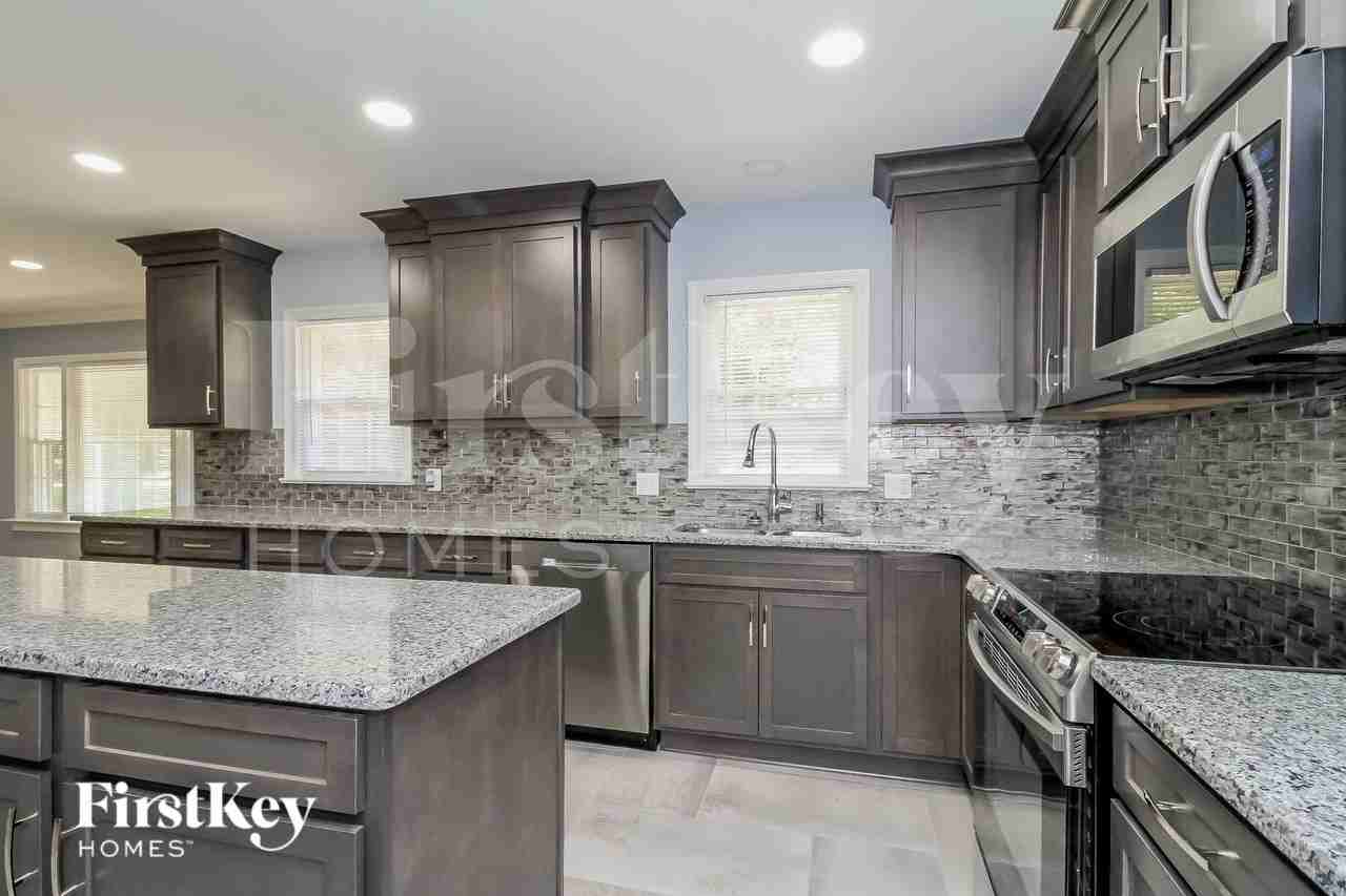 1085 N Peace Haven Rd - Photo 6 of 15