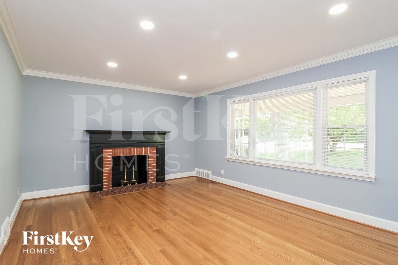 1085 N Peace Haven Rd - Photo 7 of 15