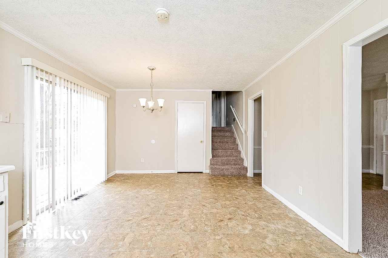 6694 Bedford Rd - Photo 4 of 15