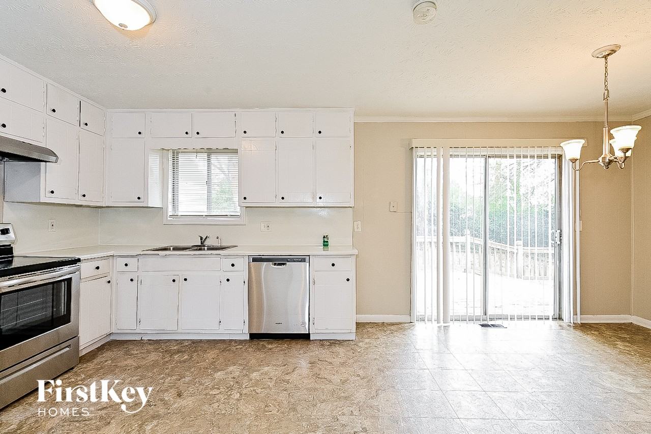 6694 Bedford Rd - Photo 5 of 15