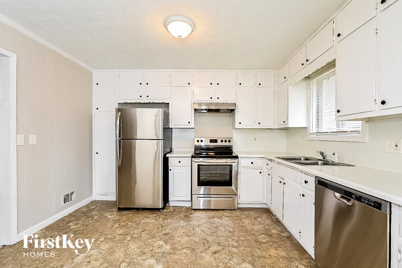 6694 Bedford Rd - Photo 6 of 15