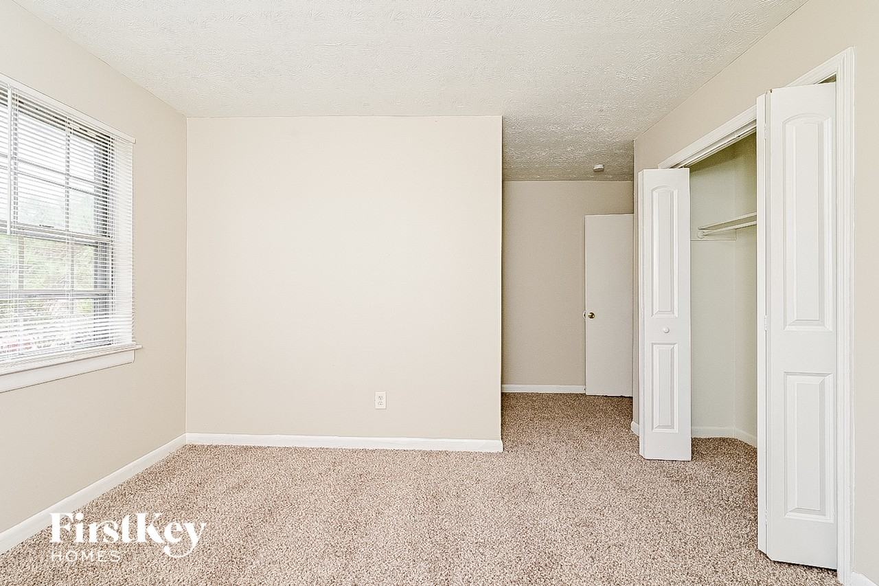6694 Bedford Rd - Photo 7 of 15