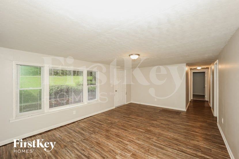 4705 Bailey St - Photo 4 of 15