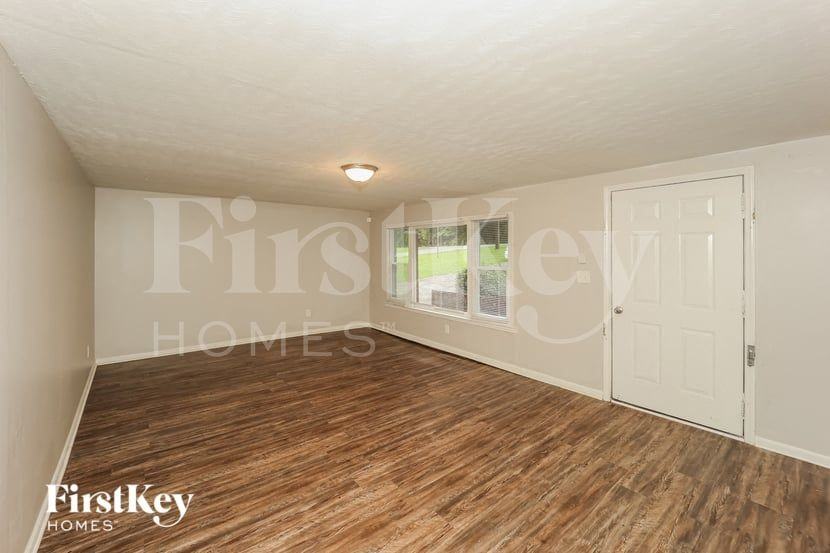 4705 Bailey St - Photo 5 of 15