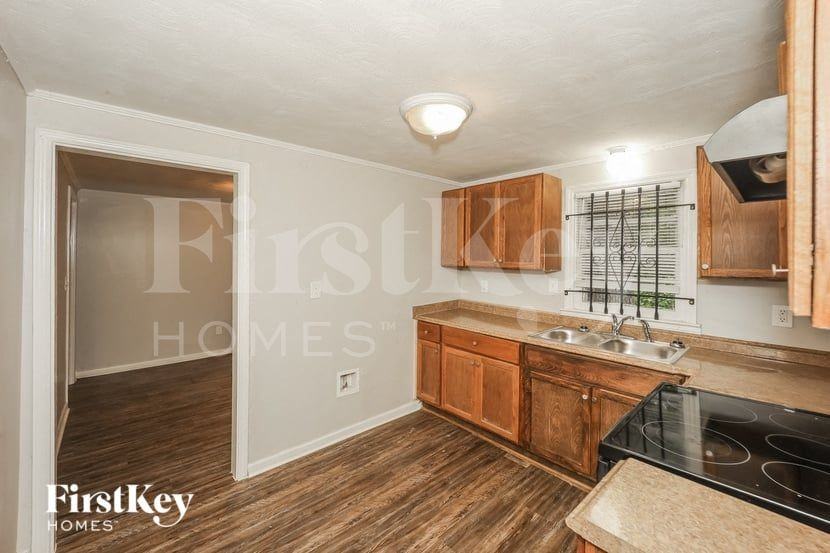 4705 Bailey St - Photo 7 of 15