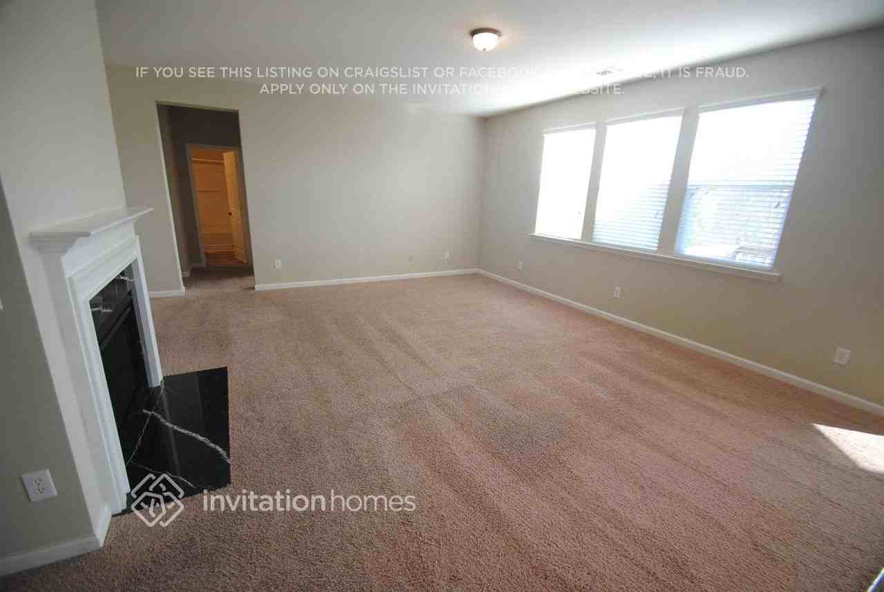 1208 Lanier Springs Dr - Photo 4 of 11