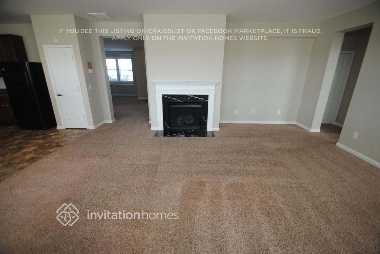 1208 Lanier Springs Dr - Photo 5 of 11